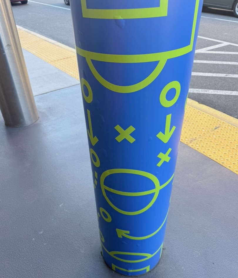 A Sea-Tac bollard